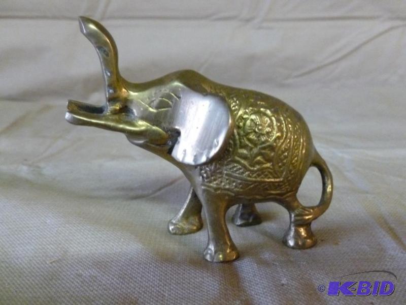 lot 61 image: Vintage cast brass elephant figurine that mea...