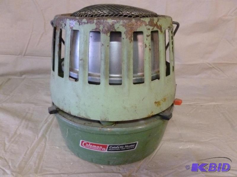 lot 68 image: Coleman adjustable 3000-5000 btu catalytic he...