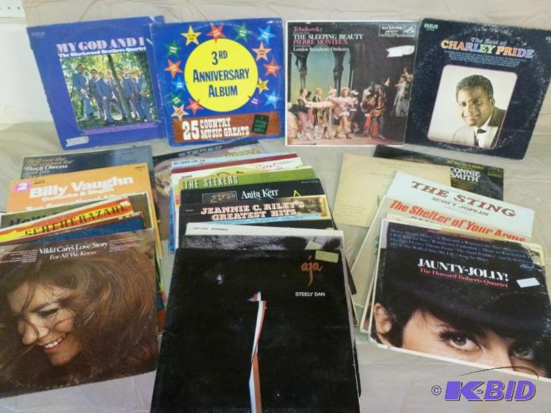 lot 79 image: Large lot of thirty-one collectible 33s reco...