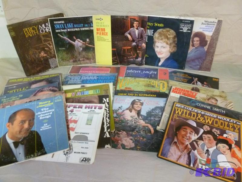 lot 80 image: Large lot of twenty-seven collectible 33s re...