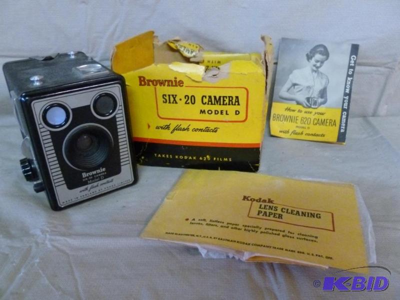 lot 94 image: Vintage Kodak Brownie Six-20 camera model D, ...