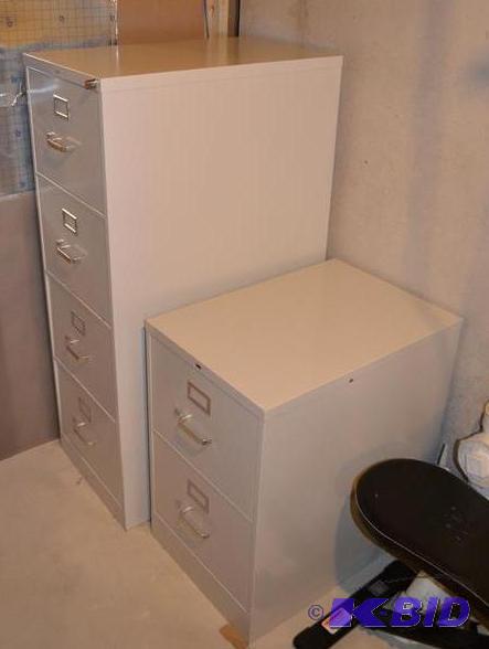 lot 104 image: Two file cabinets 29x18x52&quot, 27x18x29&qu...