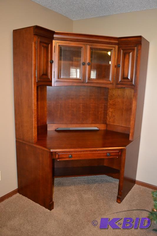 lot 109 image: Corner computer desk 48x48x80. On lower level...