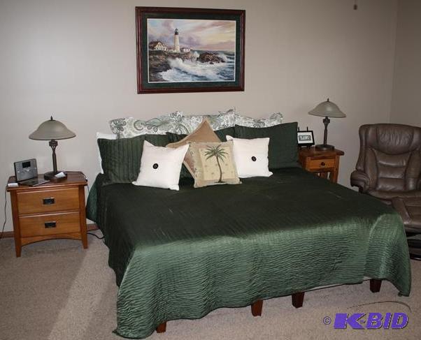 lot 2 image: $6,000 Sealy Posturepedic Adjustable King siz...