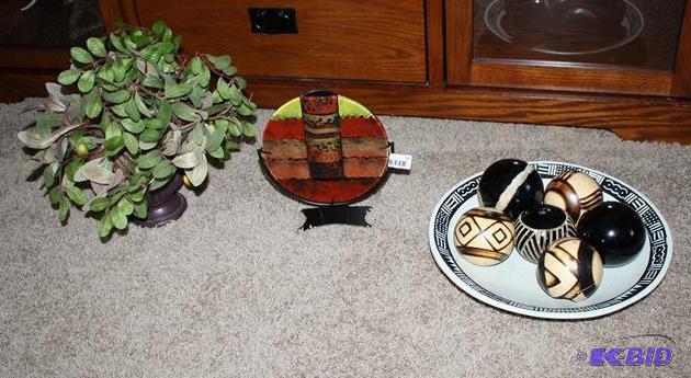 lot 20 image: Unique multi colored Glass plate 10&quot tal...