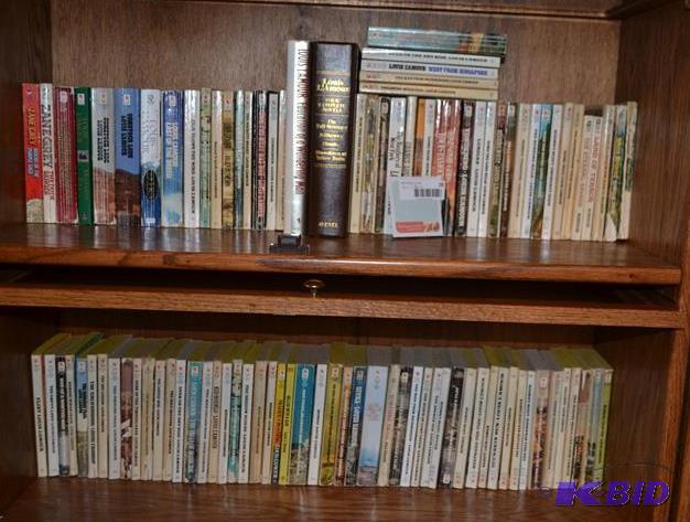 lot 28 image: Collection of Louis LAmour books - approxima...