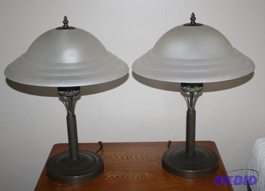 lot 5 image: Two matching table lamps with metal base and ...