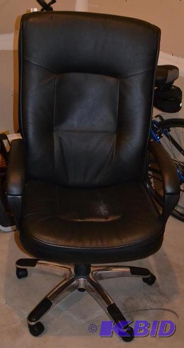 lot 58 image: Office chair with adjustable height...