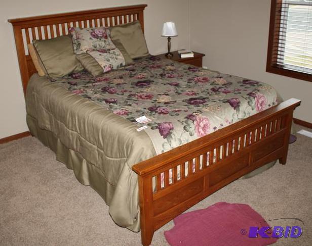 lot 87 image: Queen size bed comforter, sheets, pillows &am...