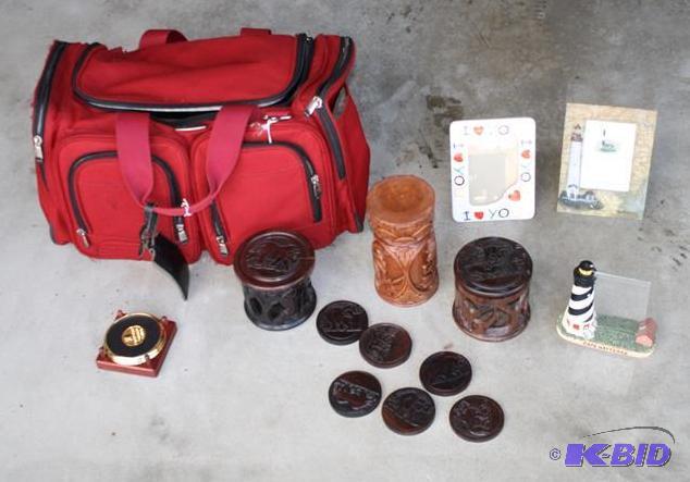 lot 89 image: Ricardo travel bag wood coasters Sony DPC VOR...