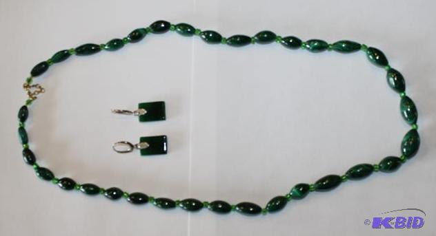 lot 95 image: Possibly a Tanzanite necklace...