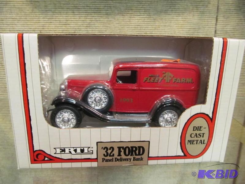 1993 1932 Ford Fleet Farm Delivery Truck 125 Scale Die Cast Bank by Ertl