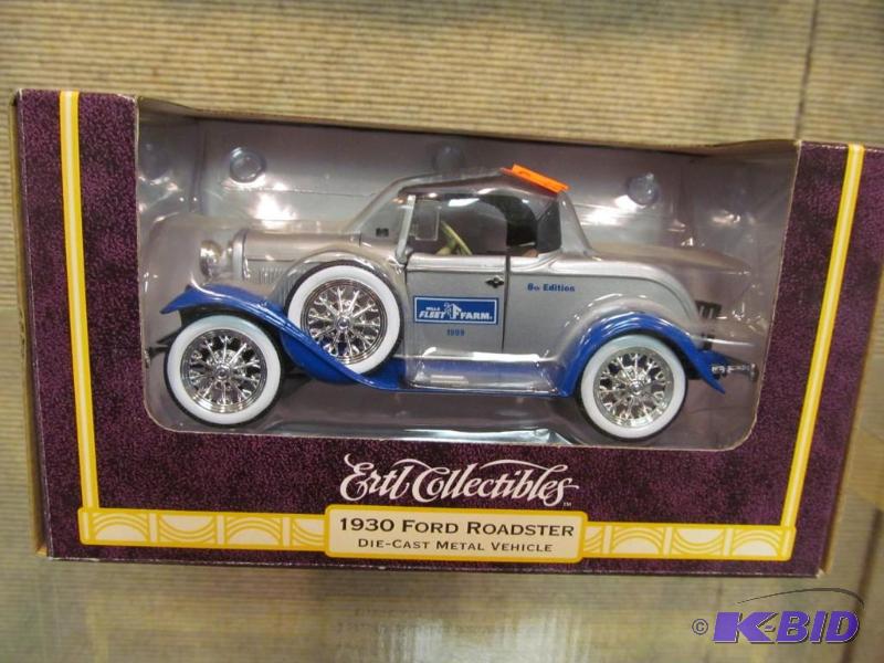 1999 1930 Ford Roadster Fleet Farm Salesmans Car 125 Scale Die Cast Bank by Ertl