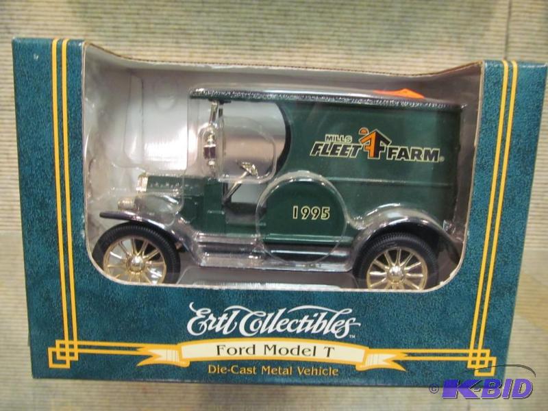 1995 1912 Ford Model T Fleet Farm Delivery Truck 125 Scale Die Cast Bank by Ertl