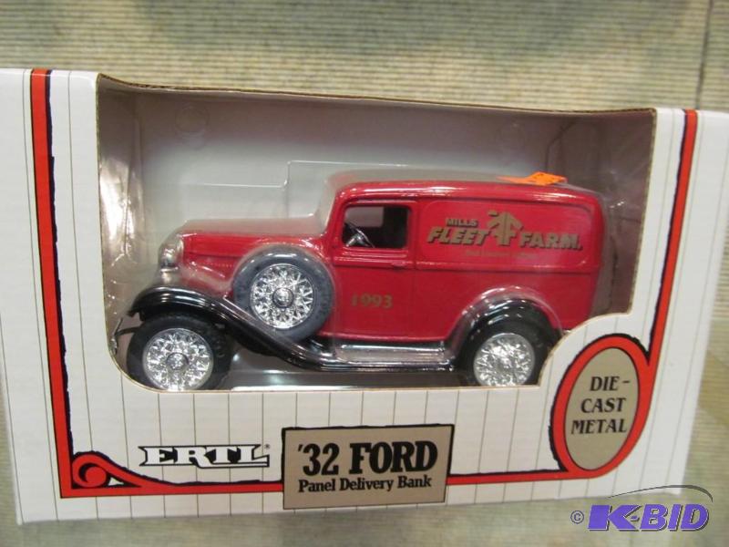 1993 1932 Ford Panel Delivery Fleet Farm Delivery Truck 125 Scale Die Cast Bank by Ertl