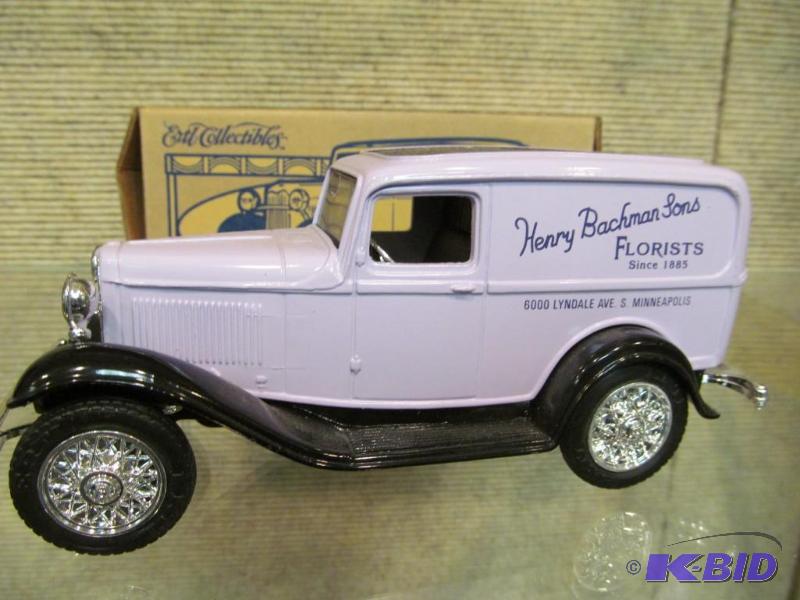 1995 1932 Ford Panel Truck Bachman Florists Delivery Truck 125 Scale Die Cast Bank by Ertl