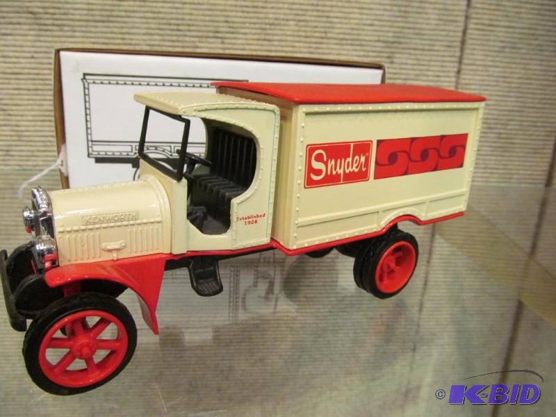 1993 1925 Kenworth Truck Snyder Drug Store Delivery Truck 125 Scale Die Cast Bank by Ertl
