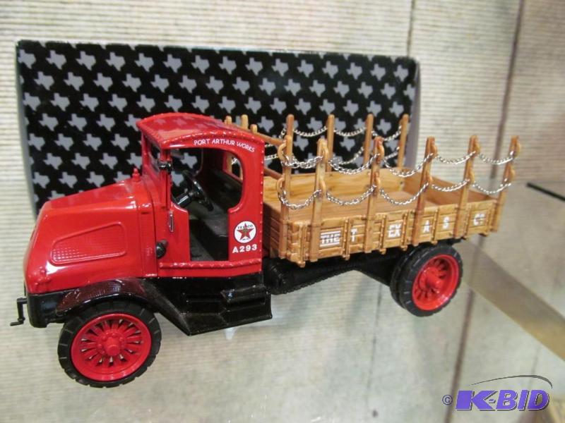 2001 1918 MACK AC Bulldog Texaco Flatbed Truck 132 Scale Die Cast Bank by Ertl