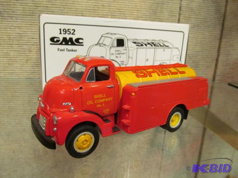 1993 1952 GMC Shell Oil Company Fuel Tanker with Removable Barrel 134 Scale Die Cast Bank by First Gear