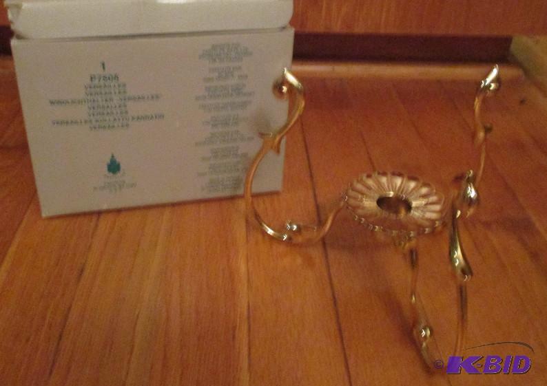 lot 11 image: Partylite VerSailles candle holder- P7505...