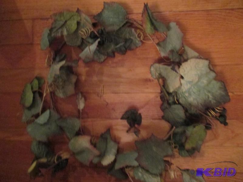 lot 31 image: Fall leaves and vine wreath...