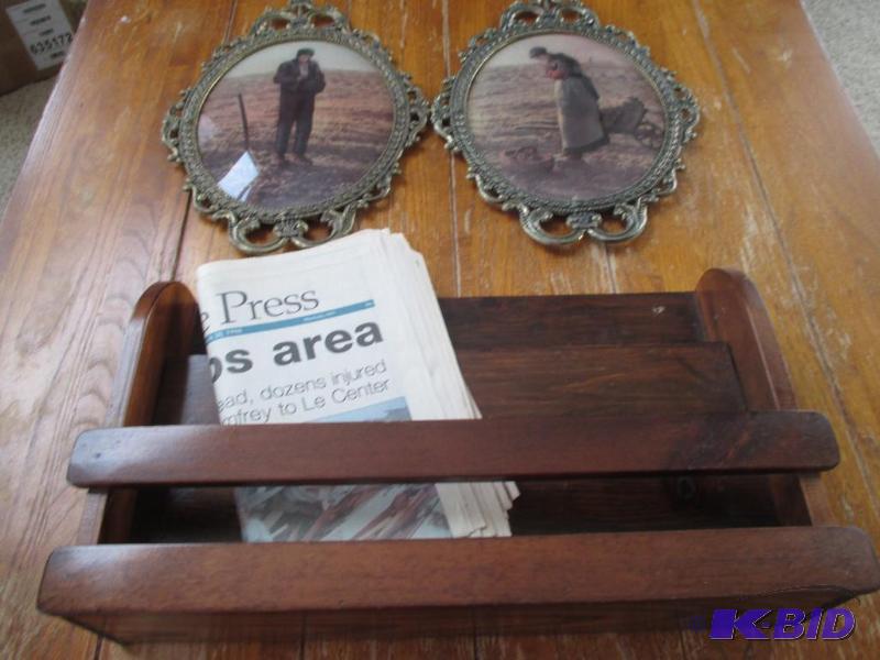 lot 41 image: Wooden shelf with 2 home interior pictures ma...