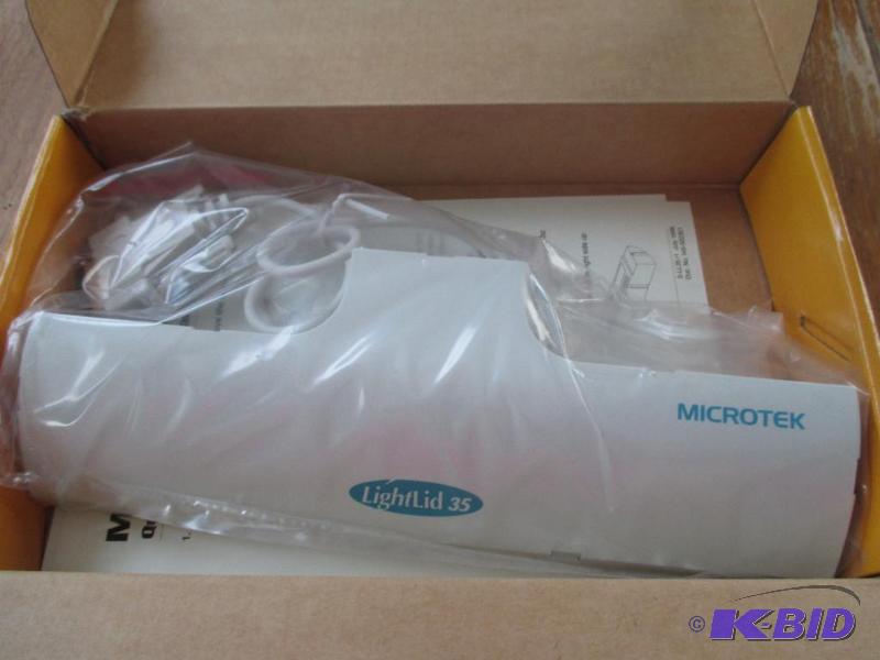 lot 52 image: Light lid 35 slide scanner new in box...
