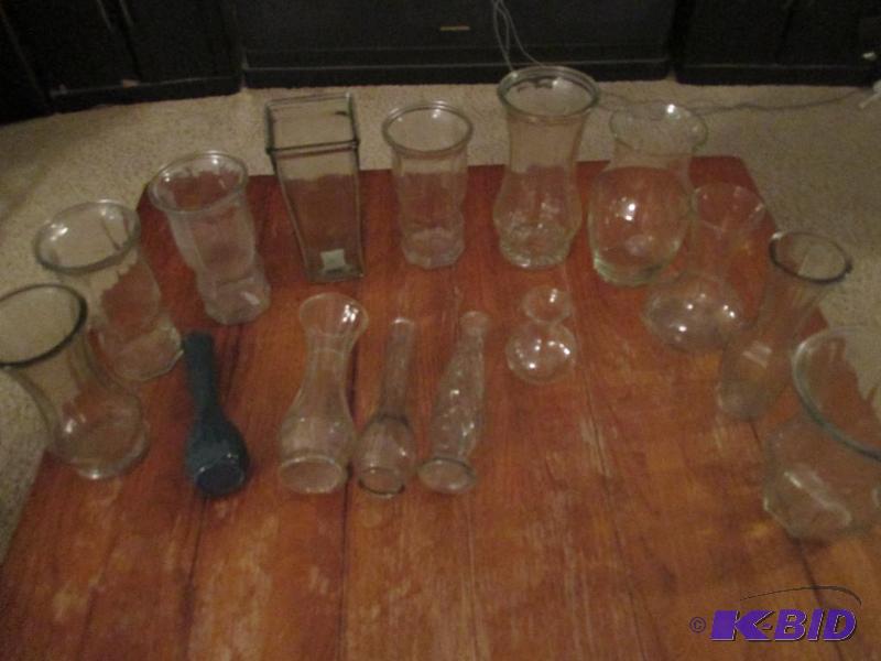 lot 71 image: mixed lot of floral vases...