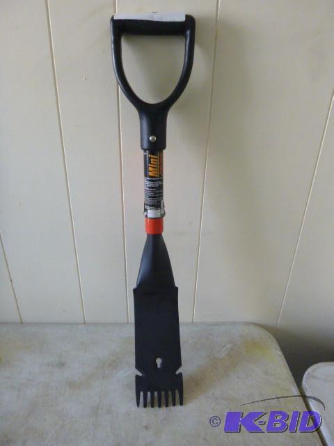 lot 102 image: Mini Shingle Remover...