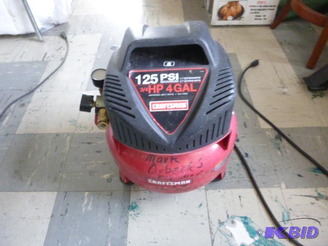 lot 194 image: Craftsman 4 Gallon Air Compressor 34 HP, 125...