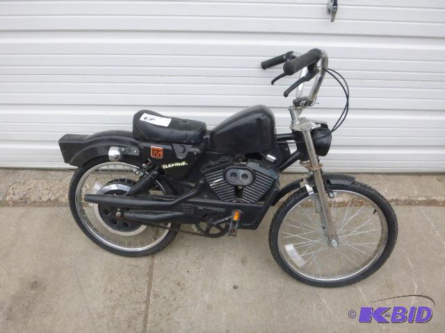 lot 20 image: Roadmaster Blackhawk Bicycle...