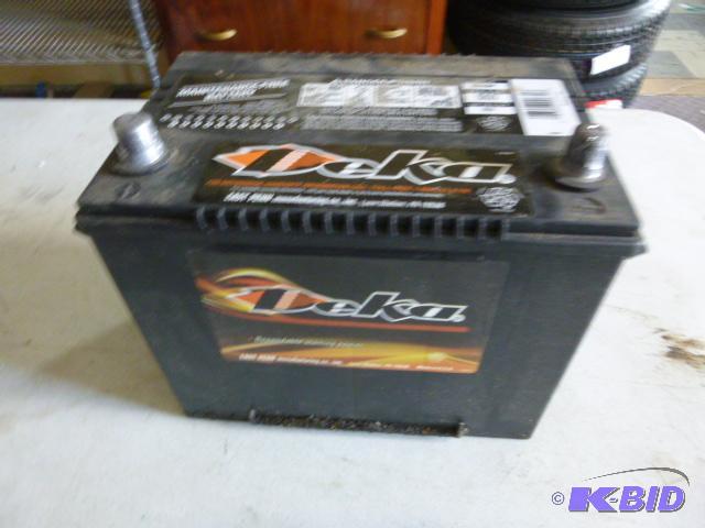 lot 200 image: Deka Battery 650 amp, 550 CCA, holds charge....