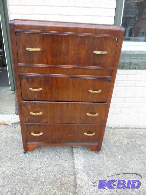 lot 49 image: Vintage Dresser On casters - 47" X 31&qu...