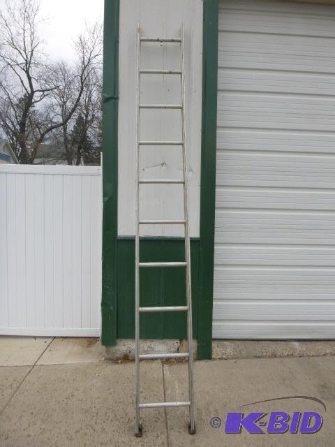 lot 5 image: 10 Aluminum Ladder...
