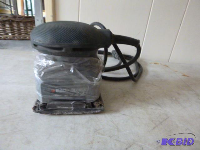 lot 55 image: Black & Decker Palm Sander TS700 - works....