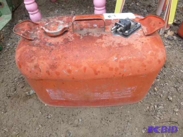 lot 7 image: 6 Gallon Marine Gas Tank Looks to be OMC....