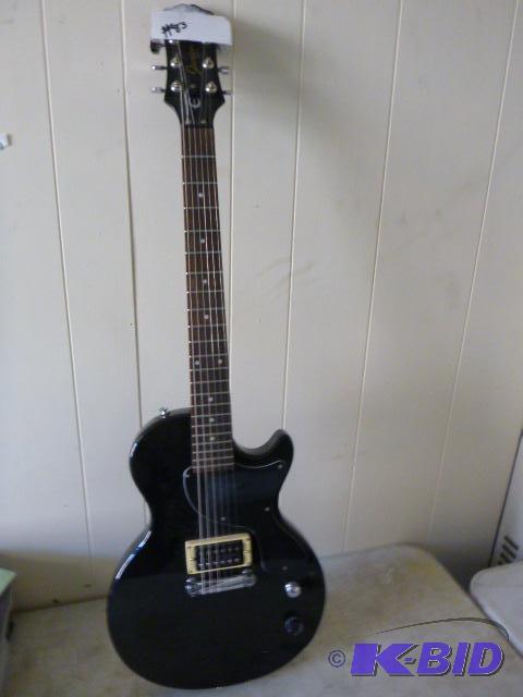 lot 83 image: Epipone Electric Guitar Junior mode, good con...