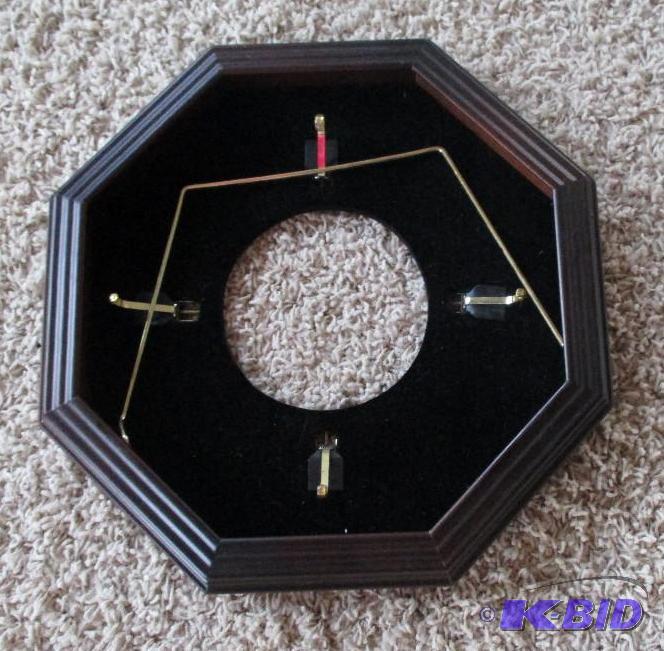 lot 16 image: Wall hanging plate display also has a bracket...