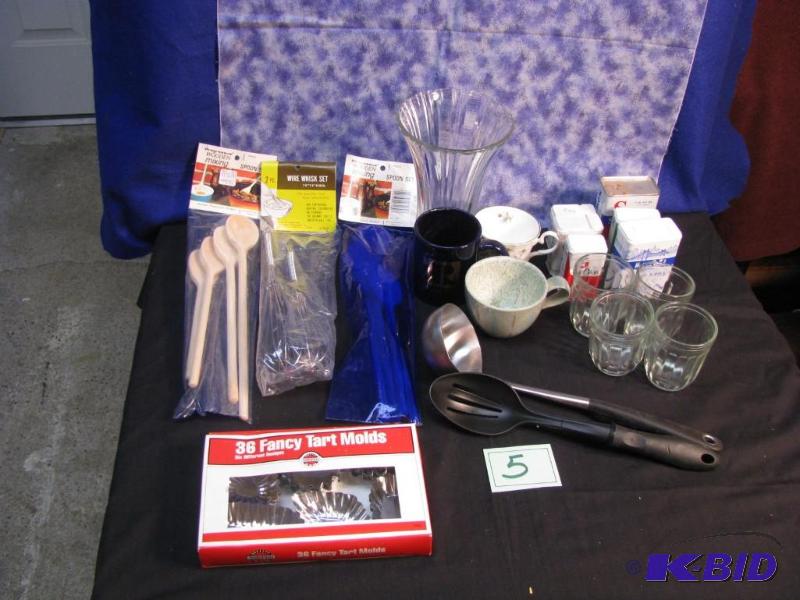 lot 5 image: Kitchen items as pictured...