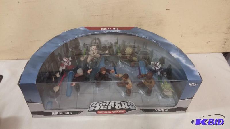 STAR WARS GALACTIC HEROES JEDI VS SITH DIORAM...