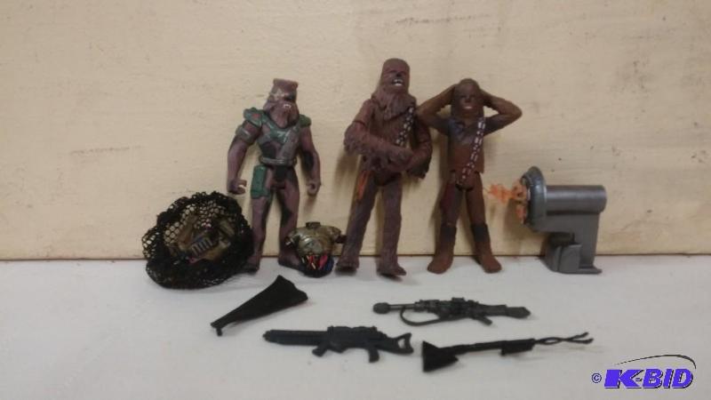 LOT OF 3 LOOSE FIGURES CHEWBACCA...