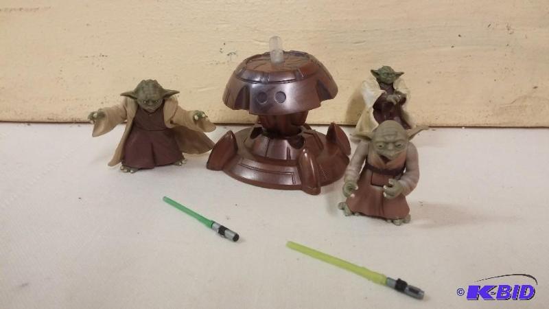 LOT OF 3 LOOSE FIGURES YODA...