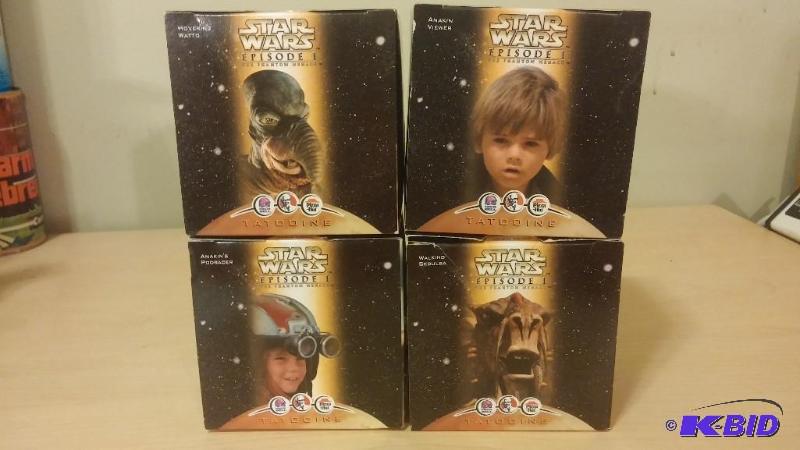 Lot of 4 Taco Bell KFC and Pizza Hut Toys. Ta...