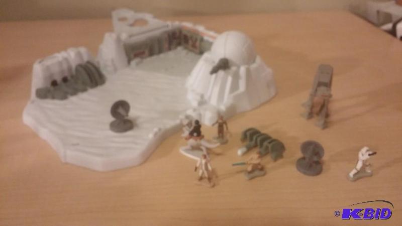 Micro Machine Play set Echo Base. Open with a...