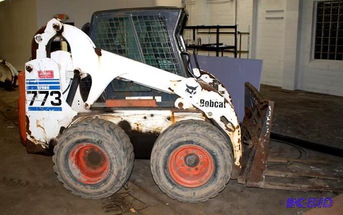 lot 5 image: 2001 Bobcat 773 G-Series product identificati...