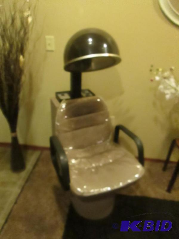 lot 18 image: Dryer Chair