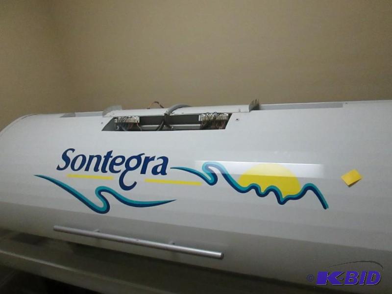 lot 2 image: Sontegra Tanning Bed - White