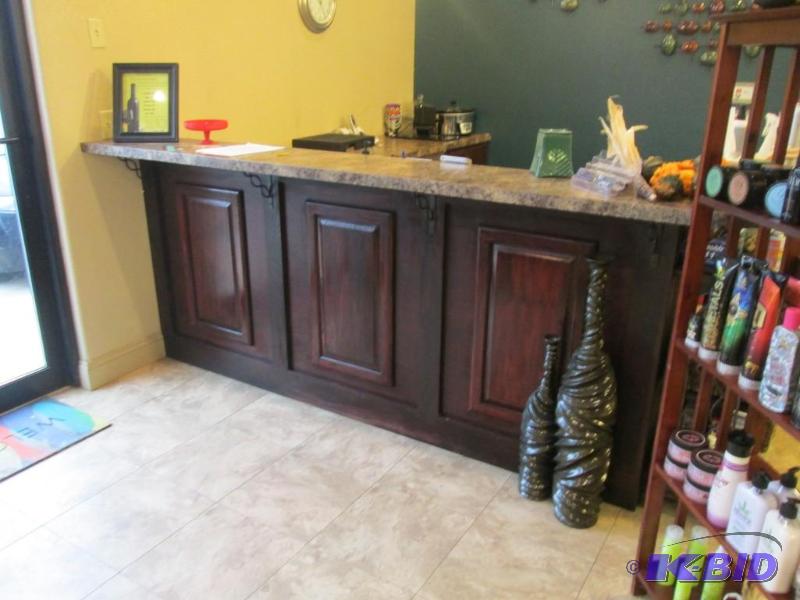 lot 4 image: Counter-Top Reception Desk