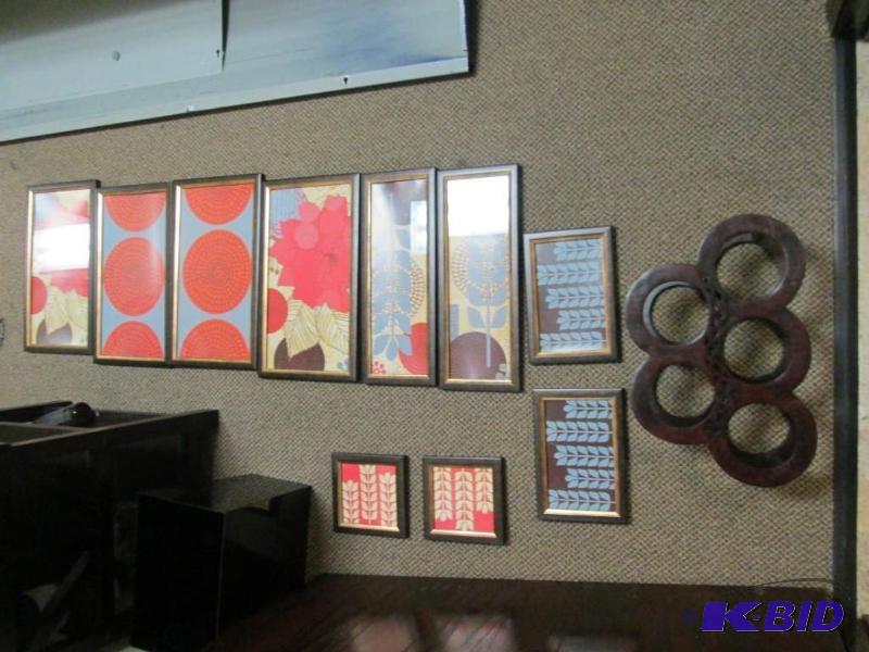 lot 66 image: PicturesDecorations