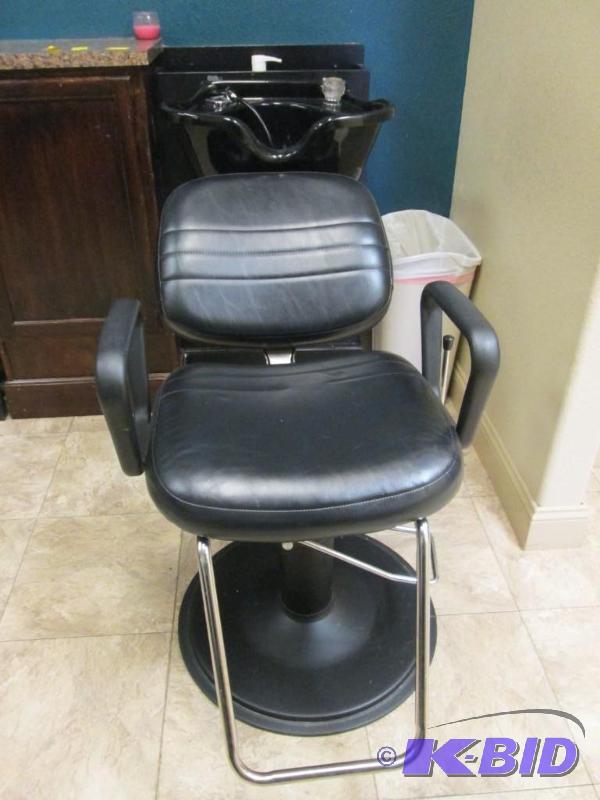 lot 9 image: Shampoo Chair and Sink
